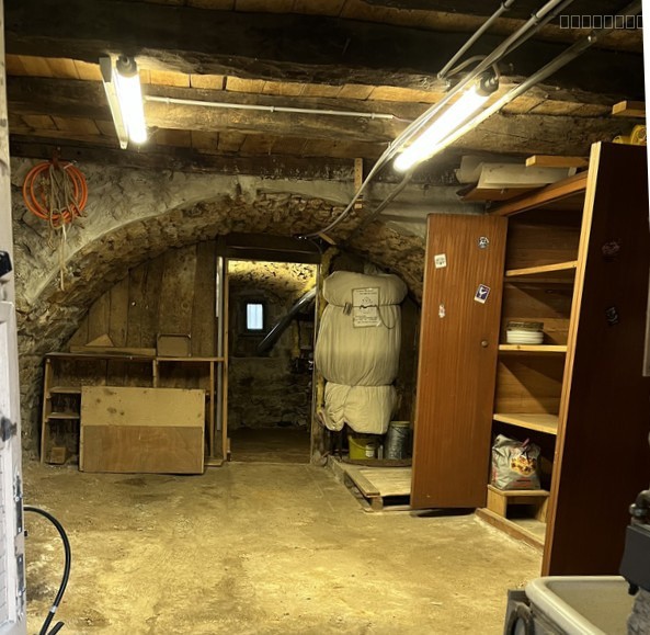 Maison en pierres dans quartier calme — photo 15