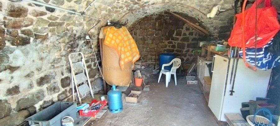 Dans petit village trés tranquille, appartement dans maison pierres. — photo 14