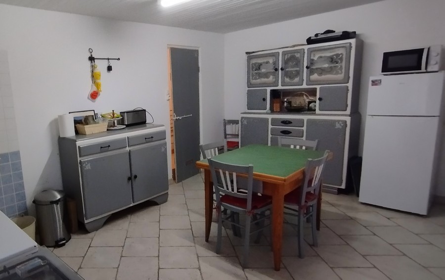 Dans petit village trés tranquille, appartement dans maison pierres. — photo 16