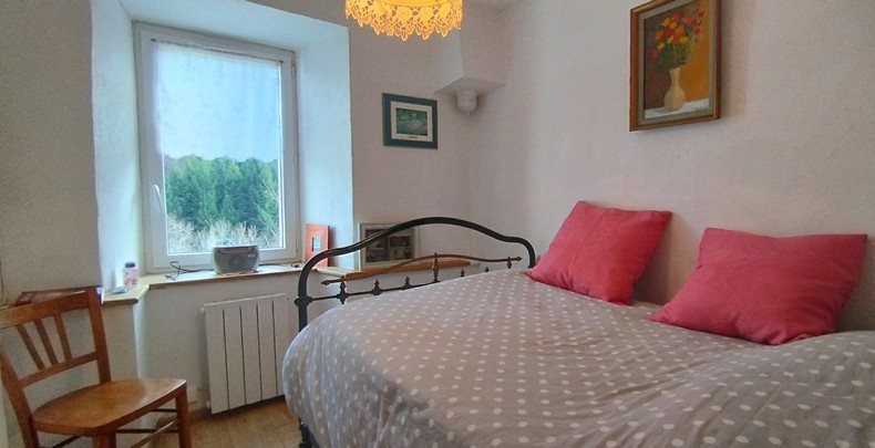 Dans petit village trés tranquille, appartement dans maison pierres. — photo 7