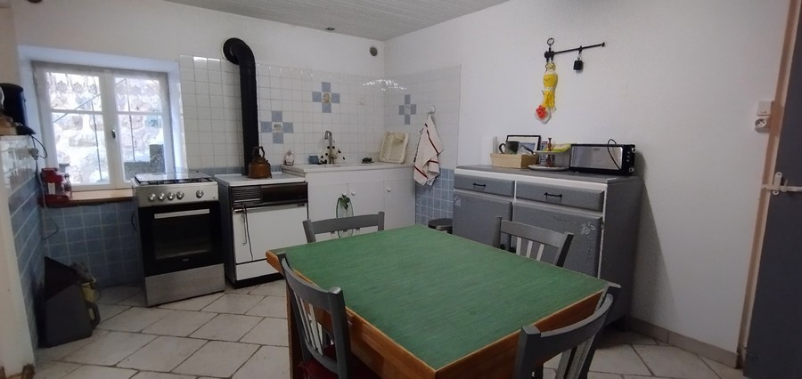 Dans petit village trés tranquille, appartement dans maison pierres. — photo 4