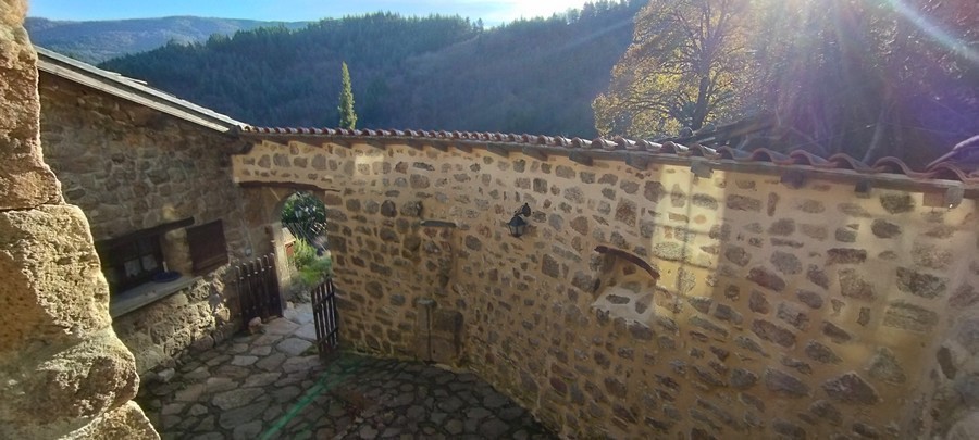 Grande maison avec gîte, piscine chauffée et vue panoramique. — photo 19