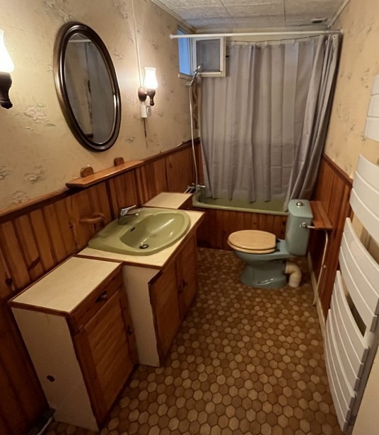 Maison en pierres dans quartier calme — photo 12