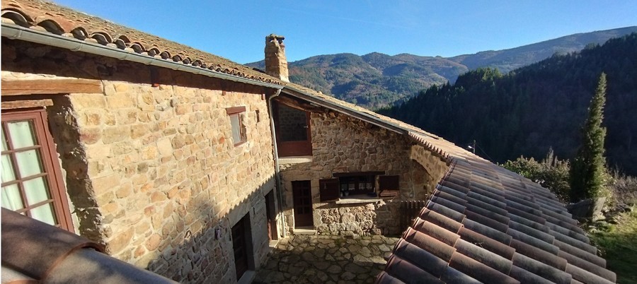 Grande maison avec gîte, piscine chauffée et vue panoramique. — photo 2