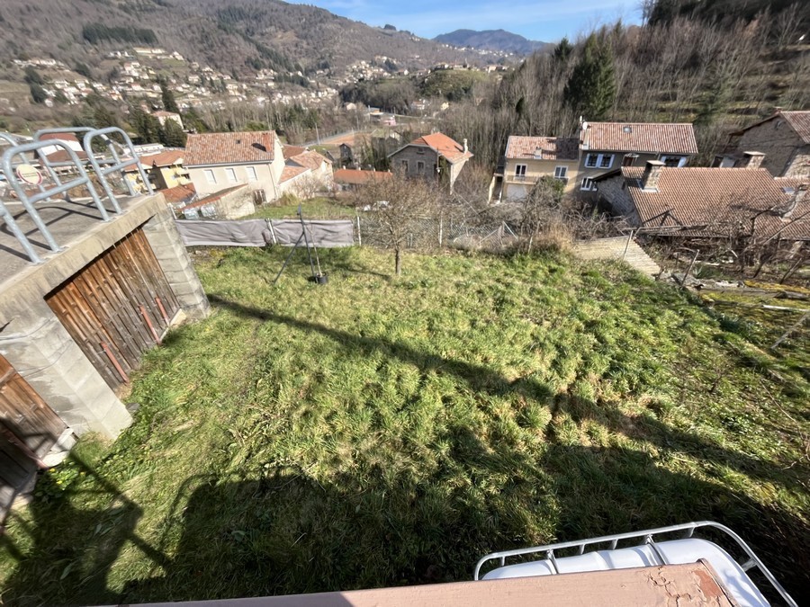 Maison en pierres dans quartier calme — photo 6