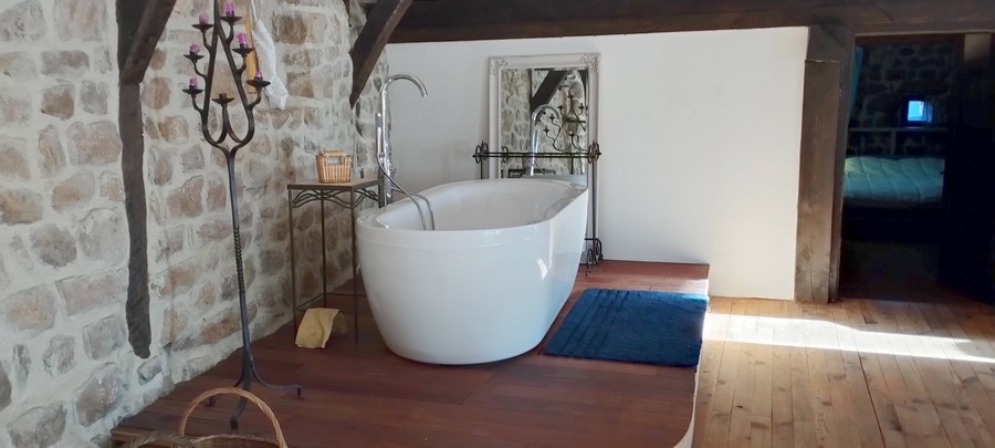 Grande maison avec gîte, piscine chauffée et vue panoramique. — photo 18