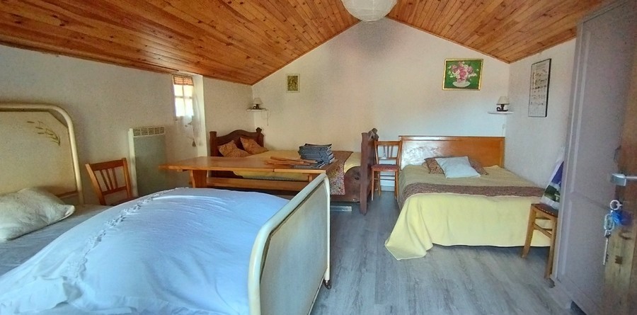 Dans petit village trés tranquille, appartement dans maison pierres. — photo 12