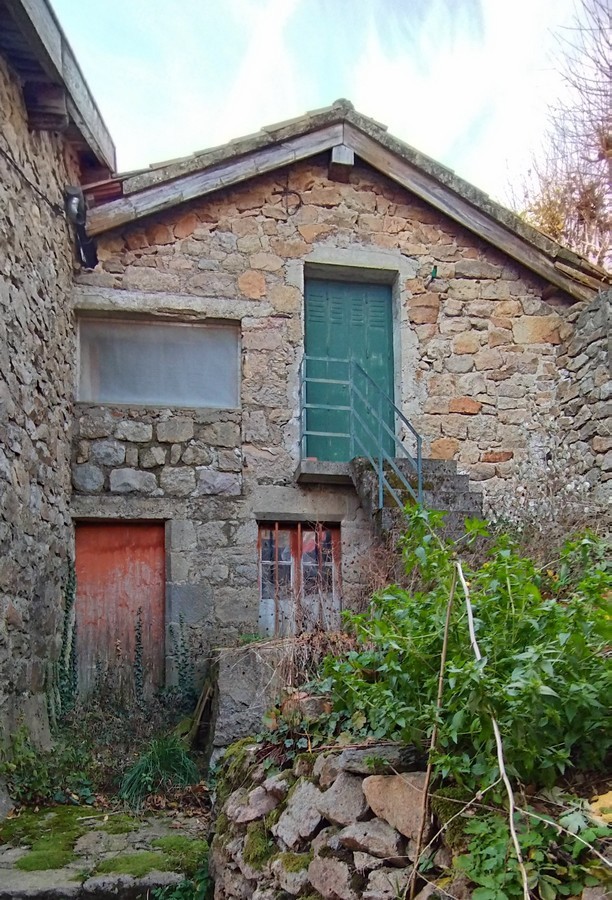 Dans petit village trés tranquille, appartement dans maison pierres. — photo 11