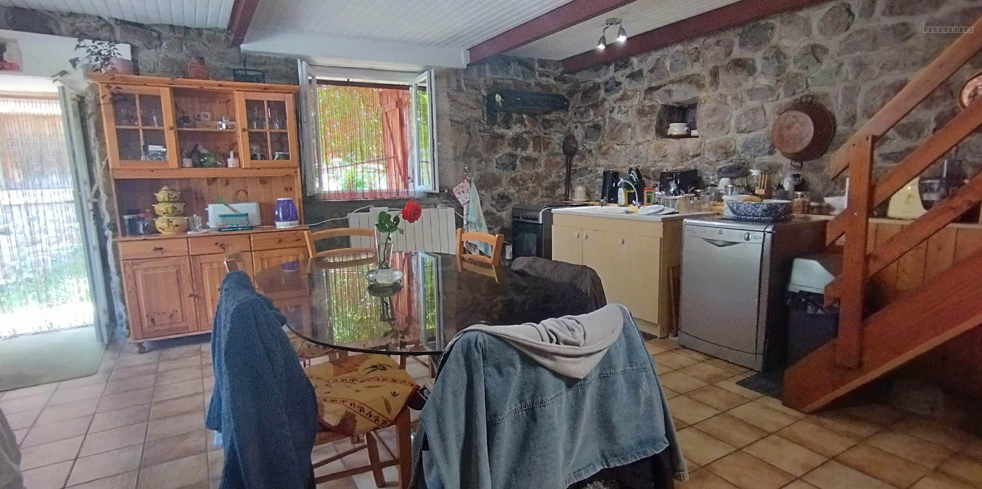 Maison en pierres avec jardin dominant et grande terrasse — photo 11