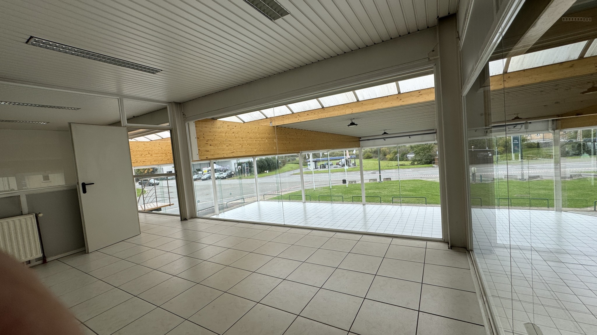 Locaux Garage automobile aux normes d'activité, 3 Frontières GD Luxembourg, France, Belgique — photo 19
