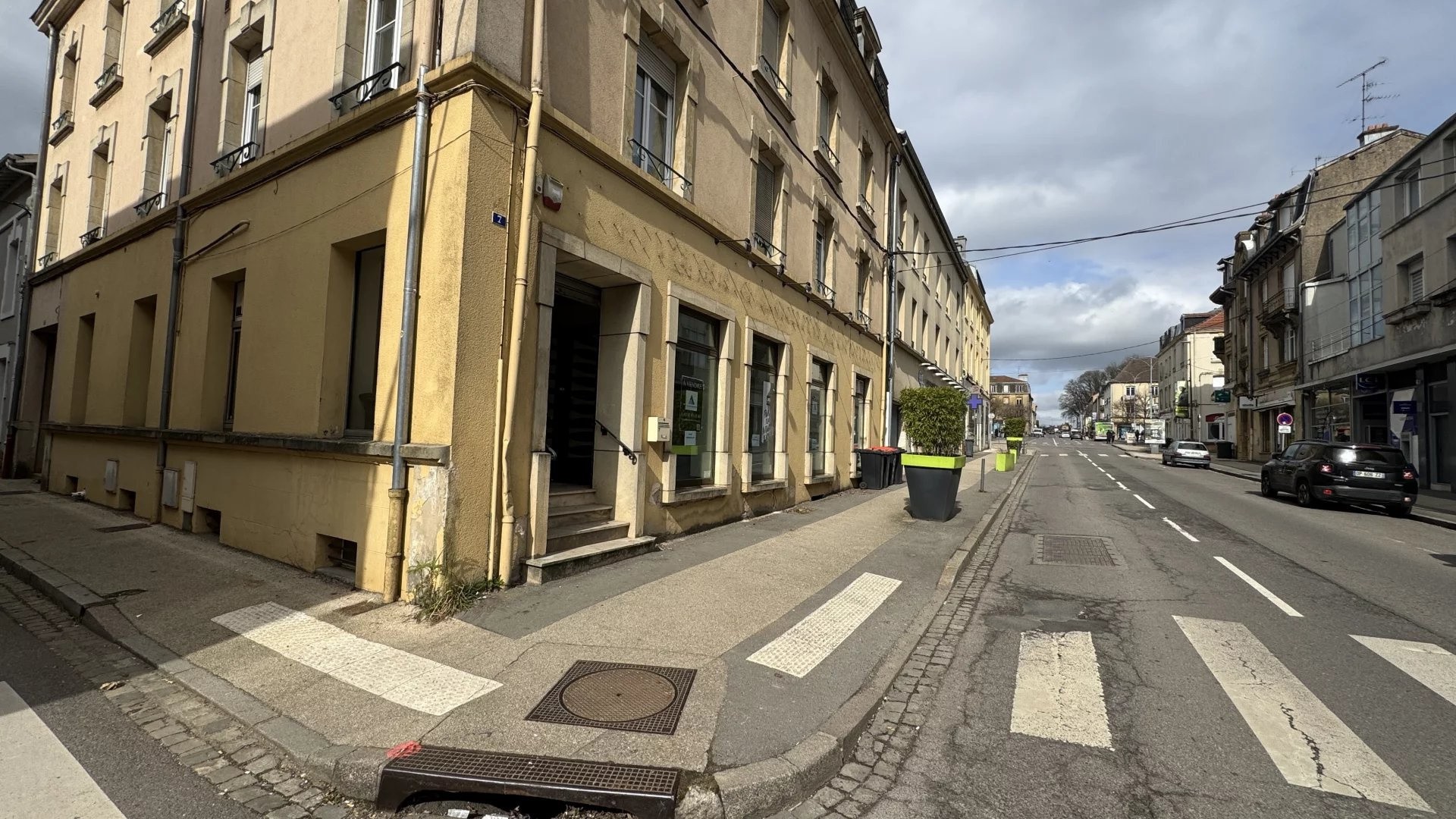 longwy-haut, grand local commercial, centre ville, proche stationnement, commodités — photo 4