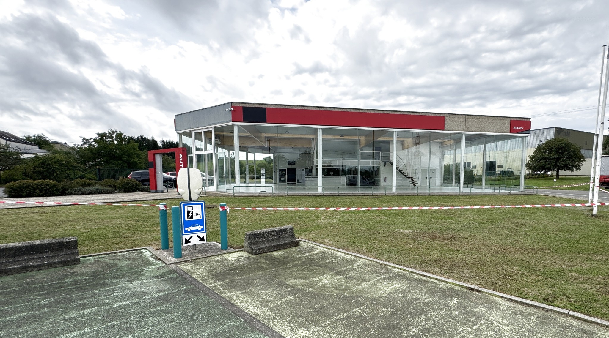Locaux Garage automobile aux normes d'activité, 3 Frontières GD Luxembourg, France, Belgique — photo 11