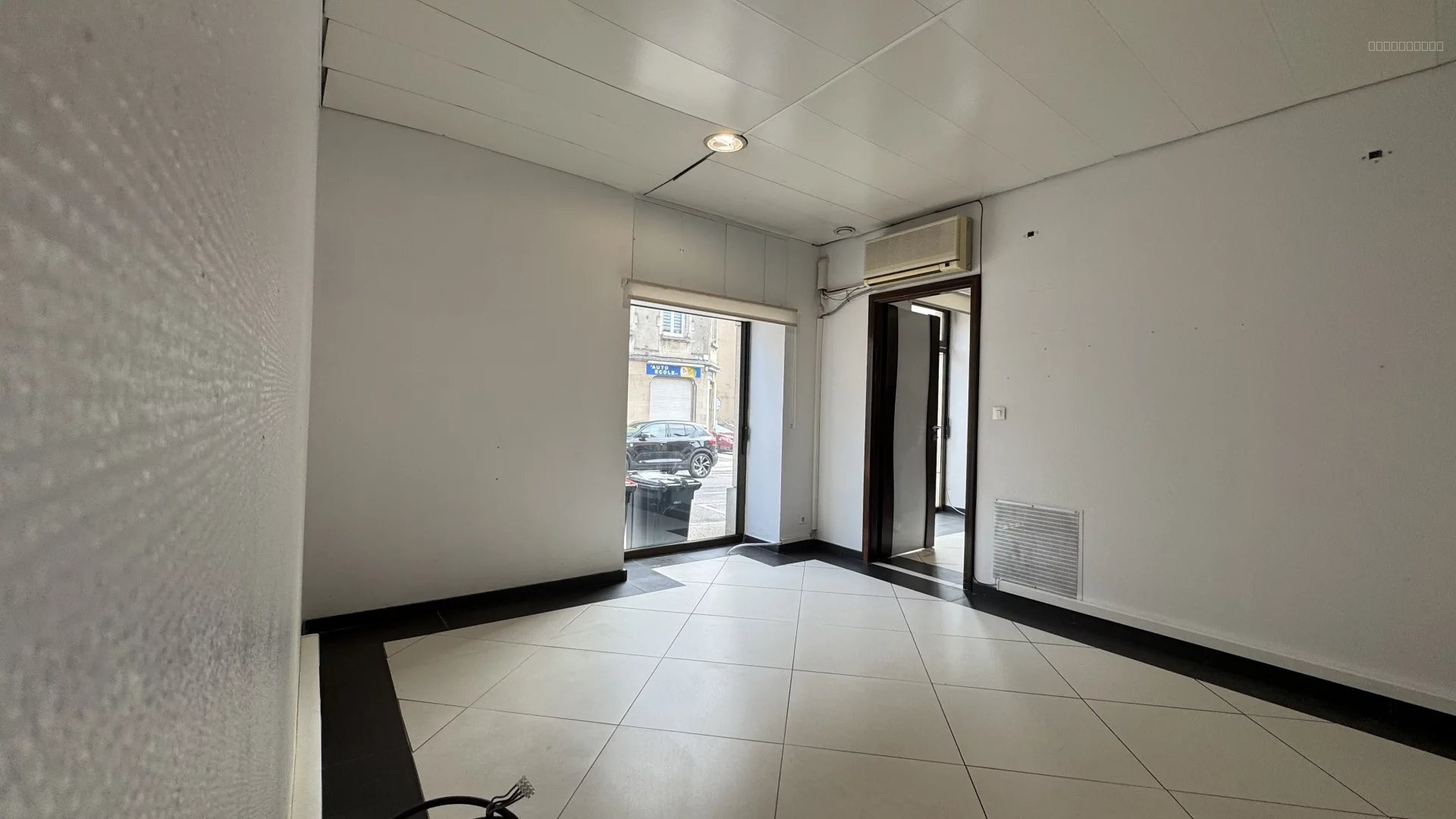 longwy-haut, grand local commercial, centre ville, proche stationnement, commodités — photo 15