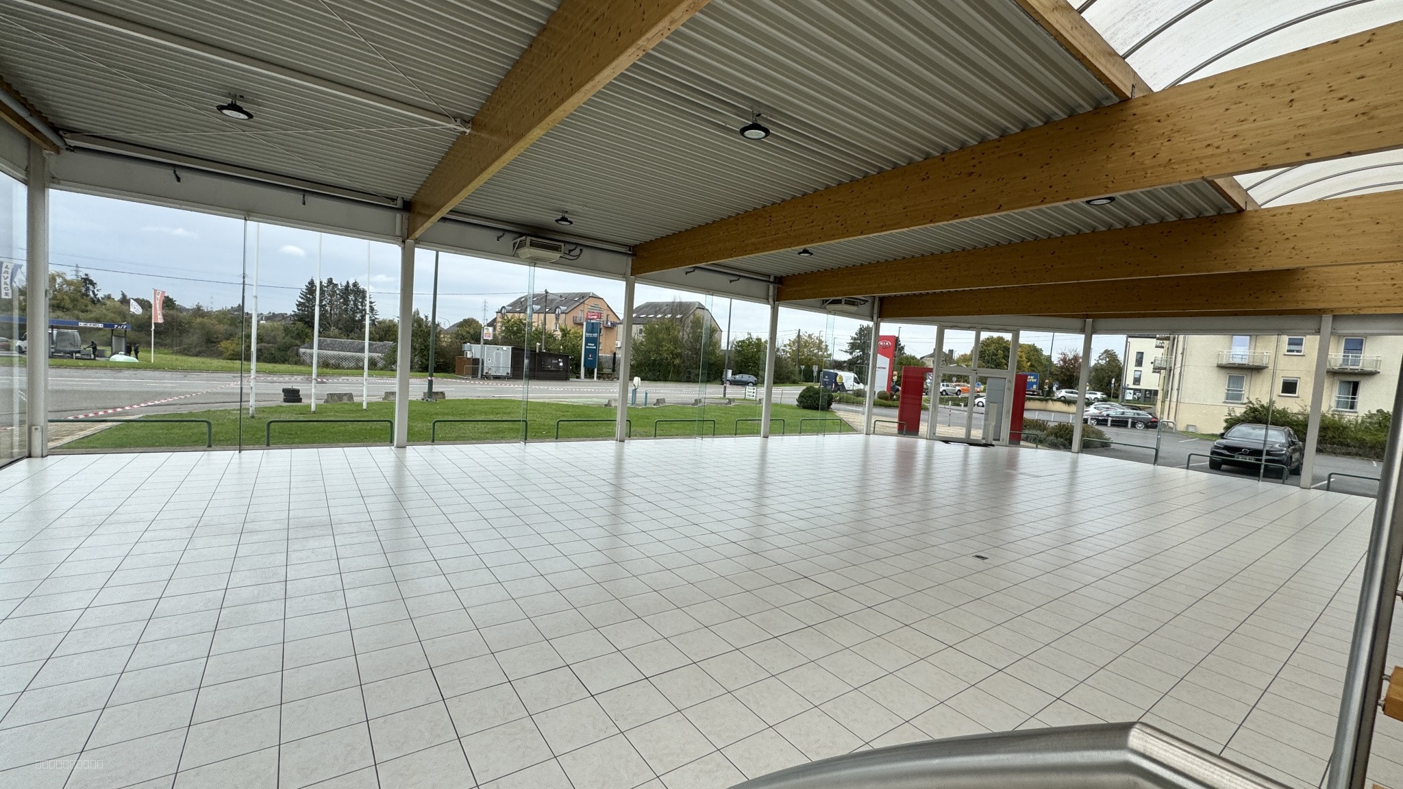 Locaux Garage automobile aux normes d'activité, 3 Frontières GD Luxembourg, France, Belgique — photo 2
