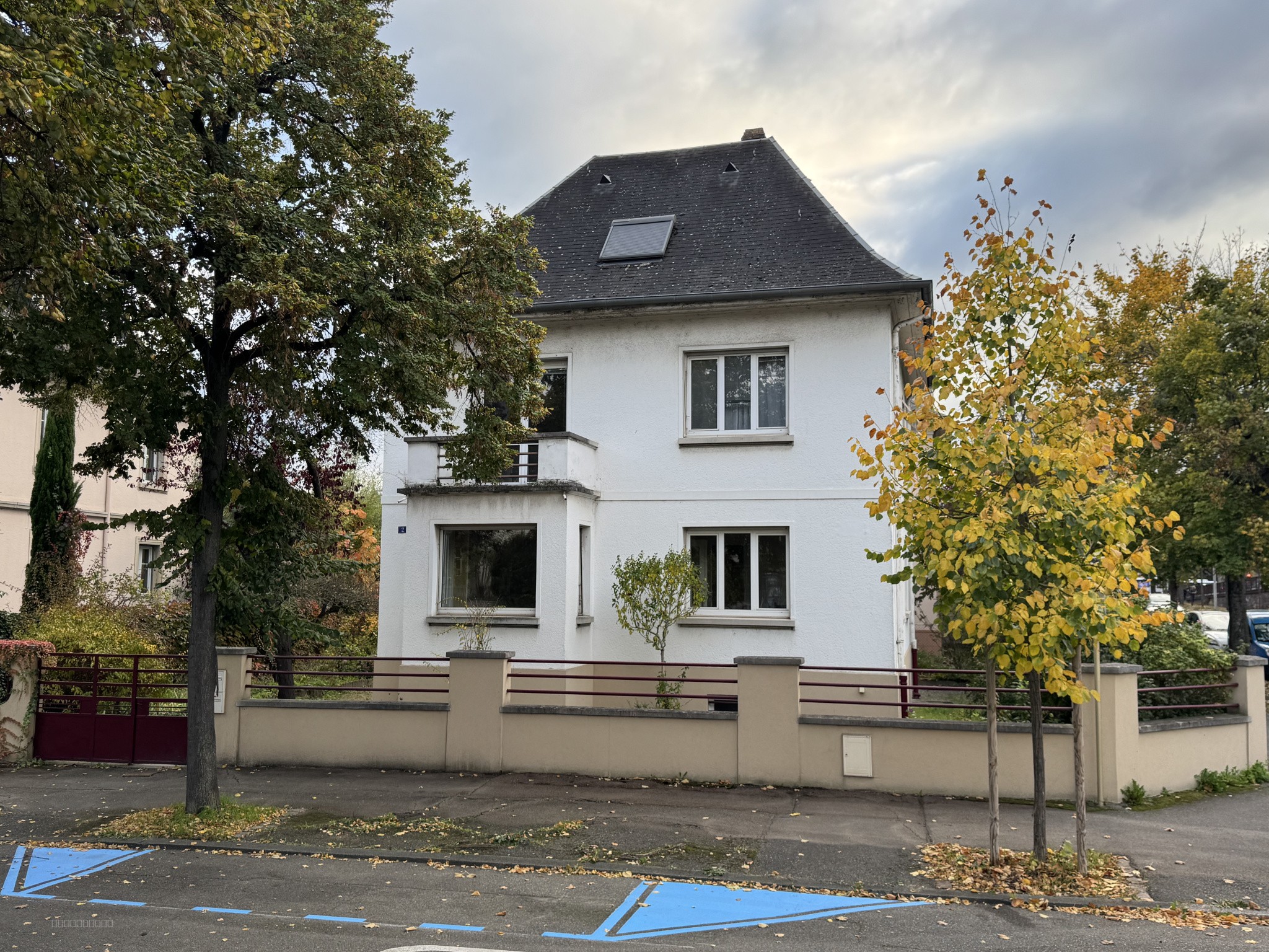 COLMAR SUD : Sur 346m2 spacieuse Maison de Maître à beau potentiel — photo 2
