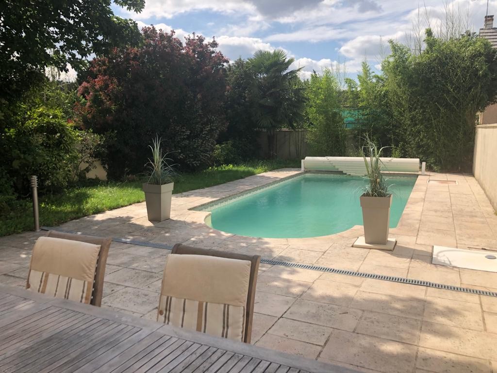 Livry-Gargan secteur Vauban, magnifique villa 8 pièces   avec piscine — photo 2
