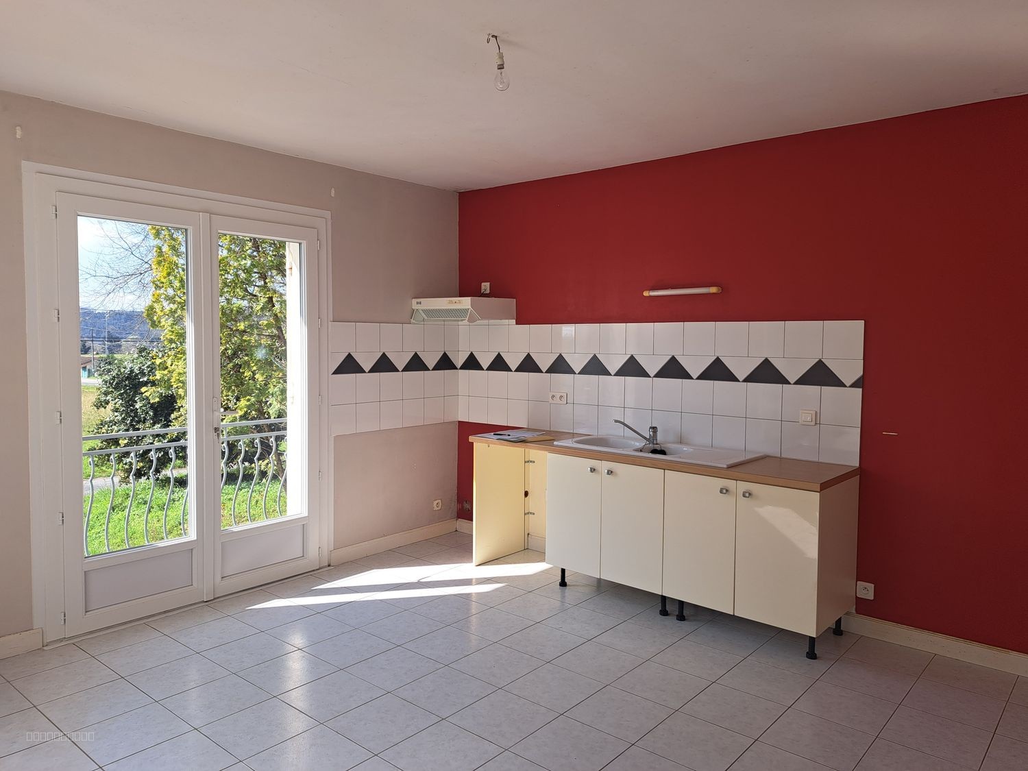Ensemble immobilier sur 3000 m2 de terrain avec garages ! — photo 4