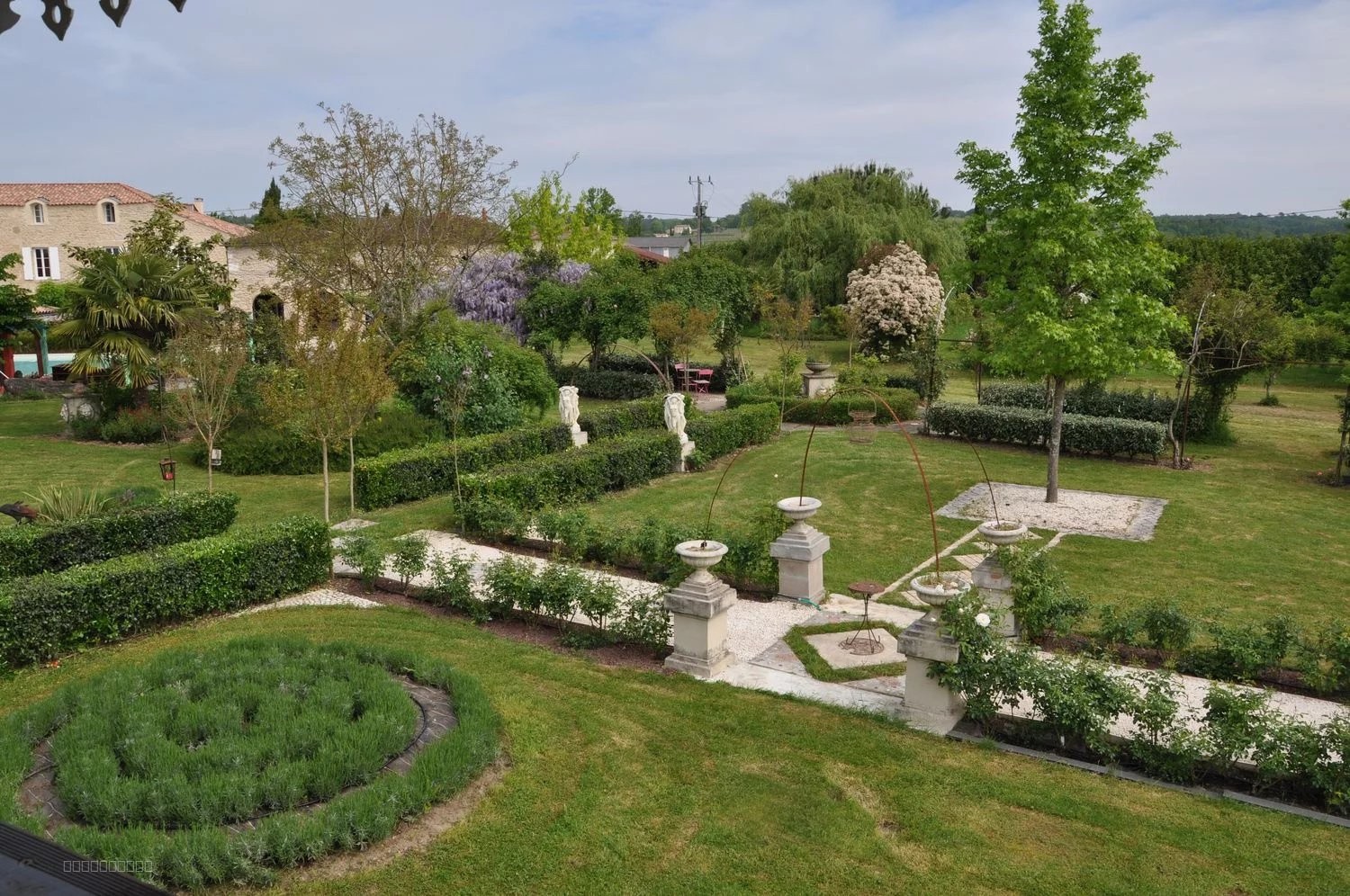 Ravissante demeure d'artiste - 10 suites parentales - Parc de 1.4 ha - Dépendances - Réf 139 — photo 4