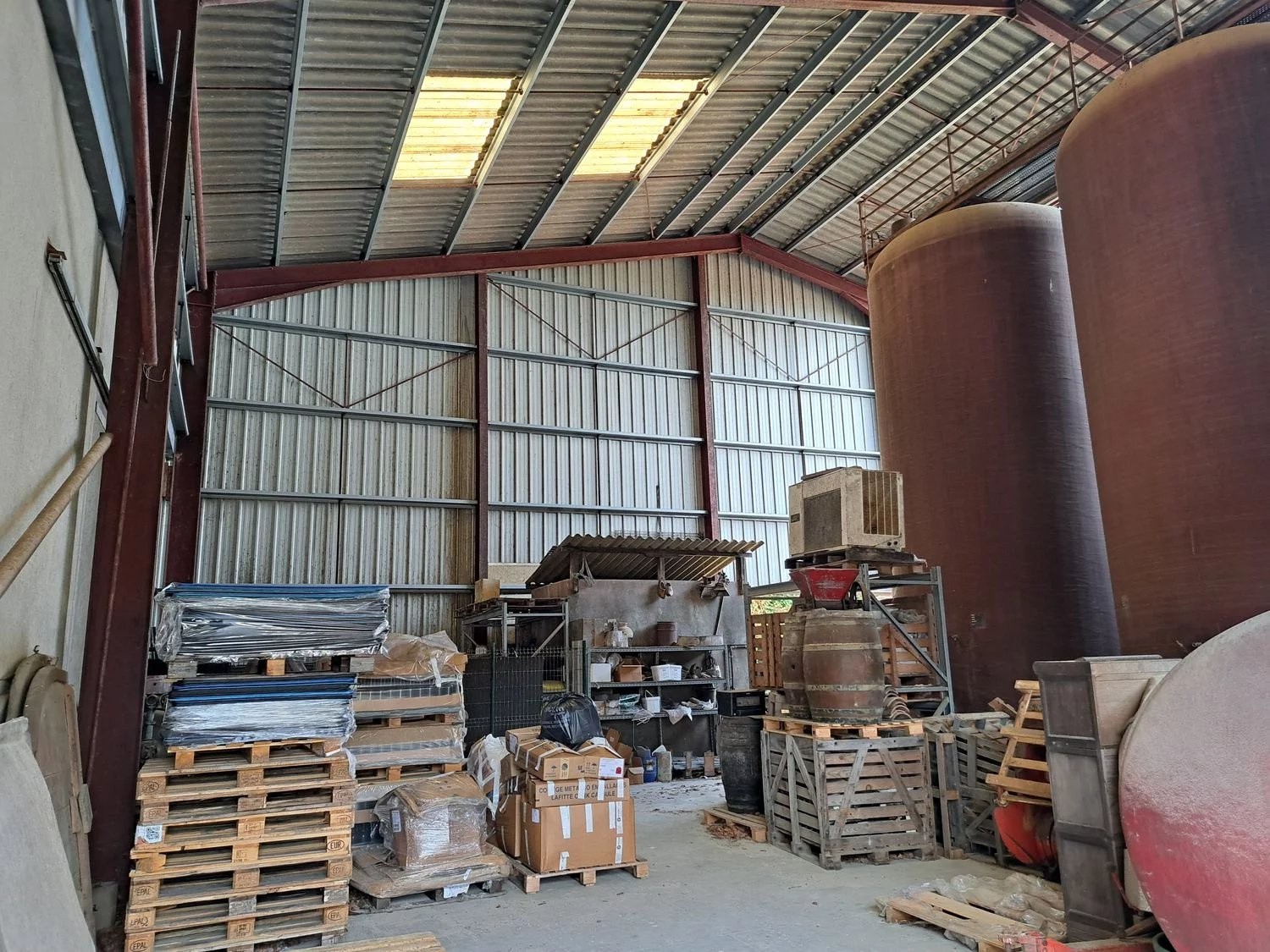 Outil de travail avec bâtiments sur 1 hectare — photo 4