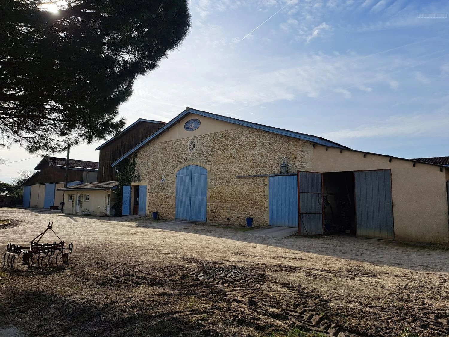 Outil de travail avec bâtiments sur 1 hectare — photo 3
