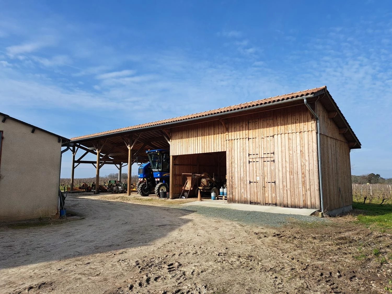 Outil de travail avec bâtiments sur 1 hectare — photo 6