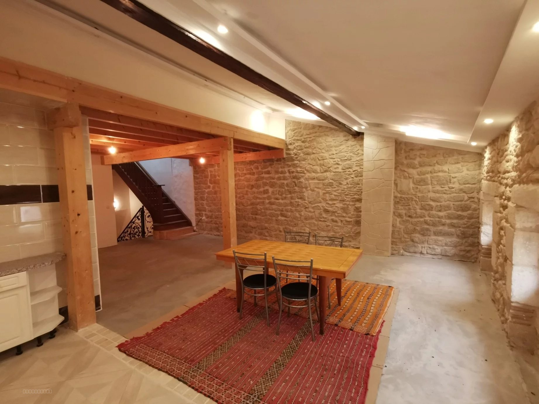 CENTRE DE SAINT MACAIRE - LOCAL PROFESSIONNEL AVEC HABITATION — photo 2