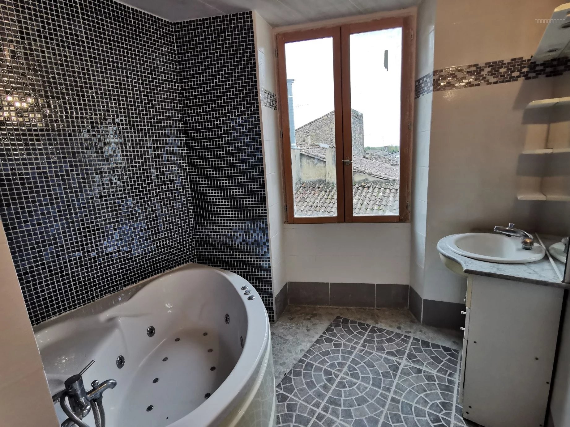 CENTRE DE SAINT MACAIRE - LOCAL PROFESSIONNEL AVEC HABITATION — photo 9