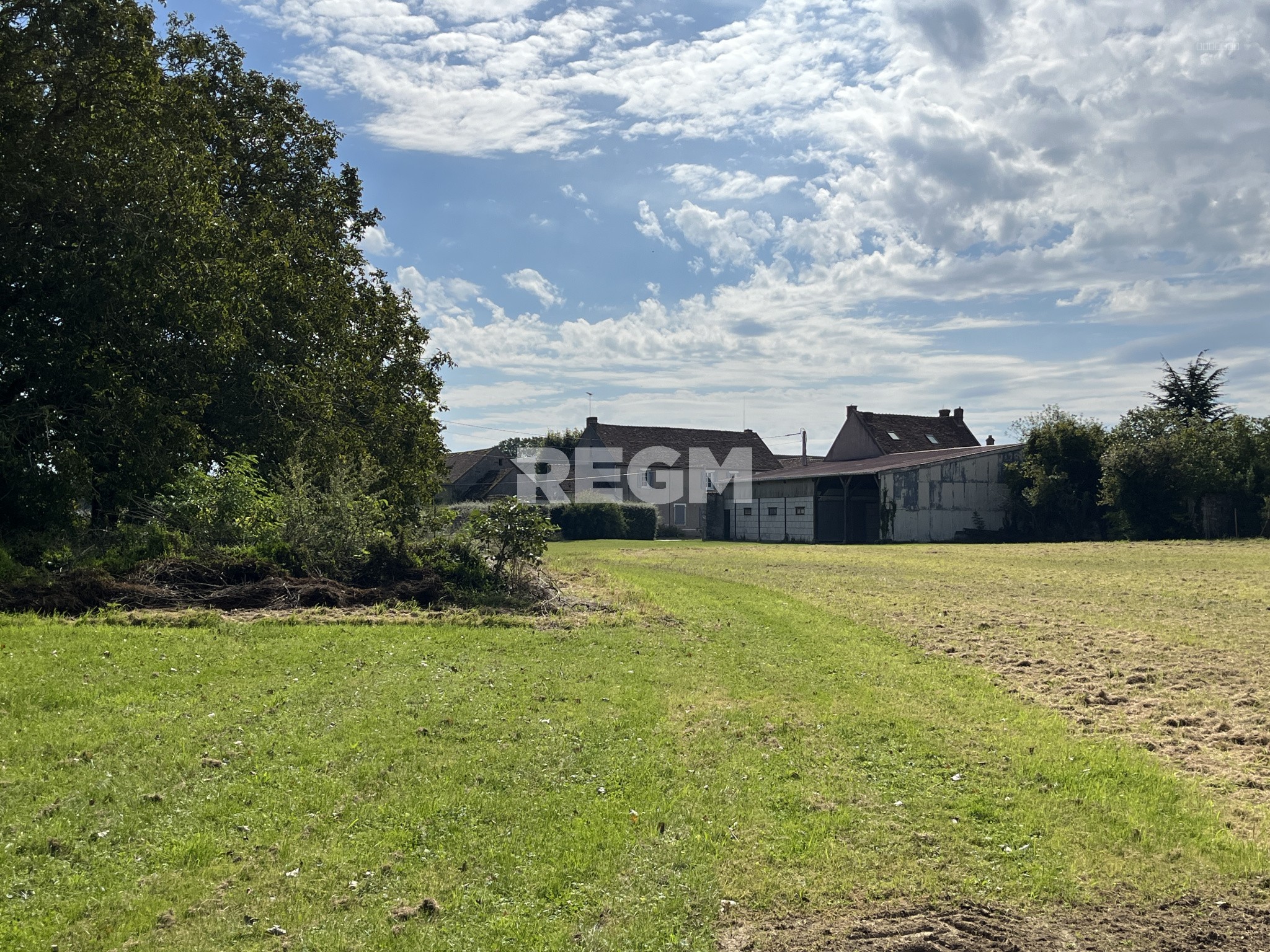 Bel appartement F2 lumineux de 58m2 environ. REZ DE JARDIN, commerces et écoles à pied dans le village. — photo 13
