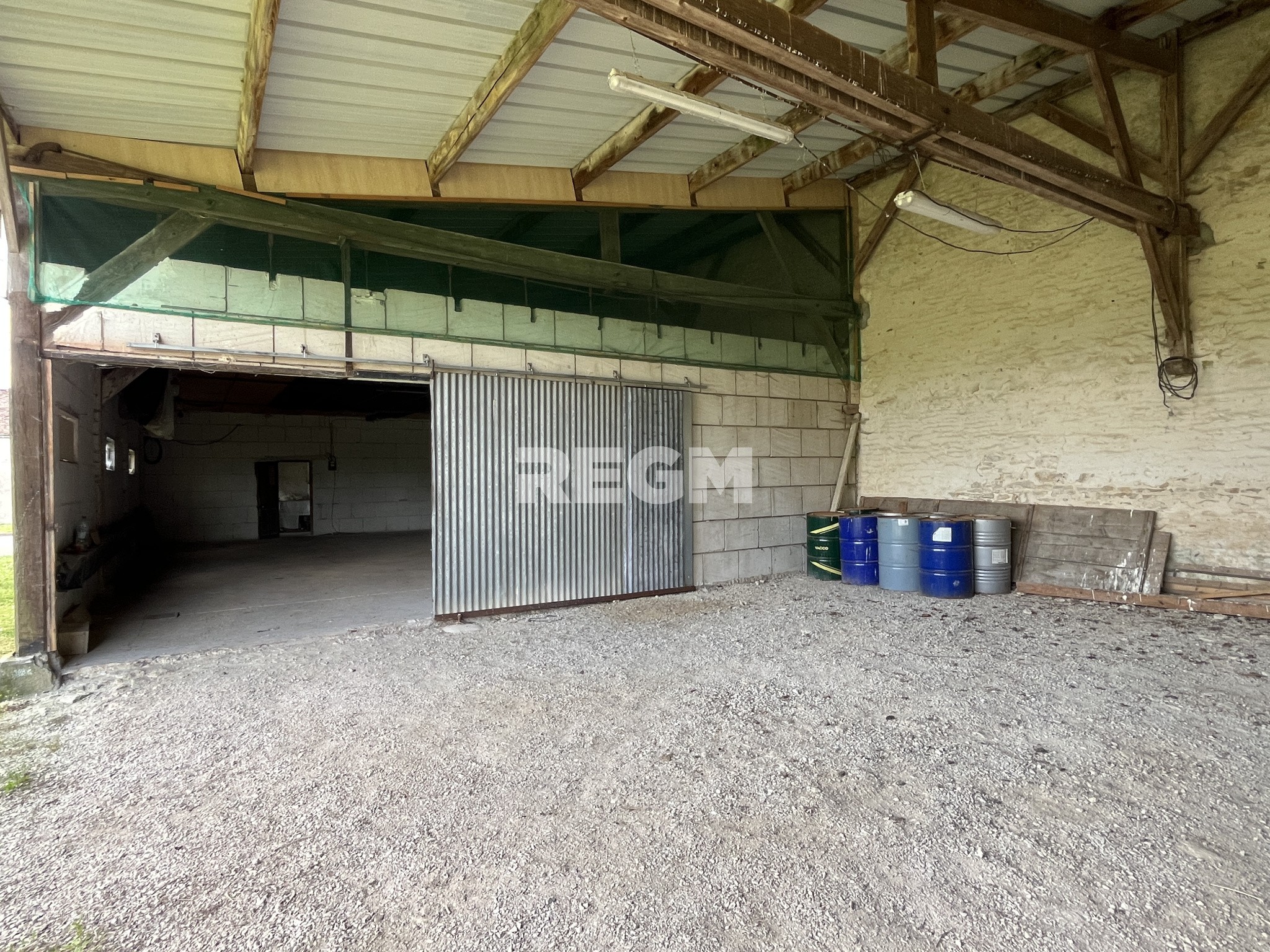 Bel appartement F2 lumineux de 58m2 environ. REZ DE JARDIN, commerces et écoles à pied dans le village. — photo 8