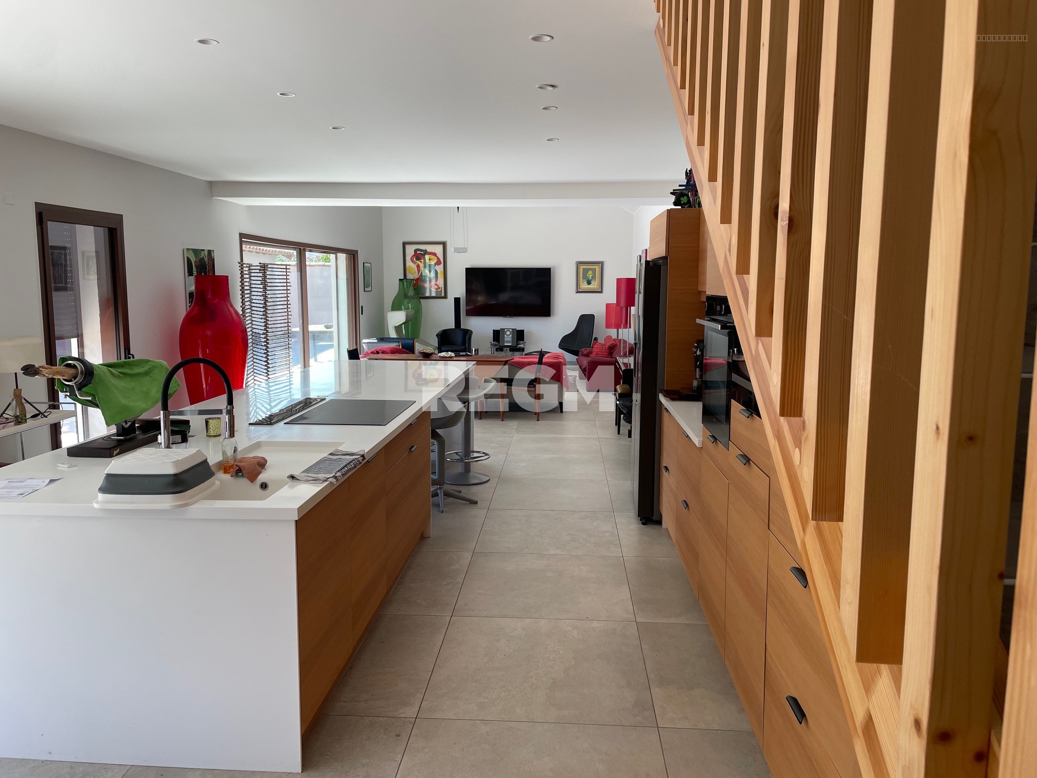 À Perpignan, immobilier de luxe : mas ancien superbement  rénové avec piscine  à acheter — photo 11