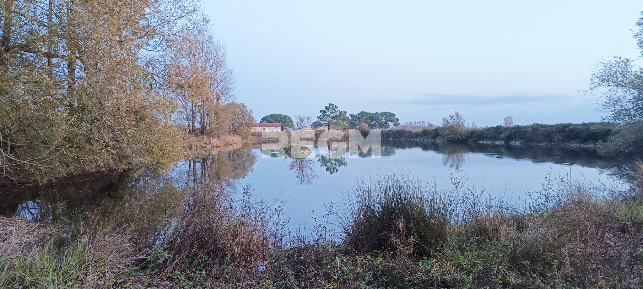 PRL sur terrain avec plans d'eau — photo 6