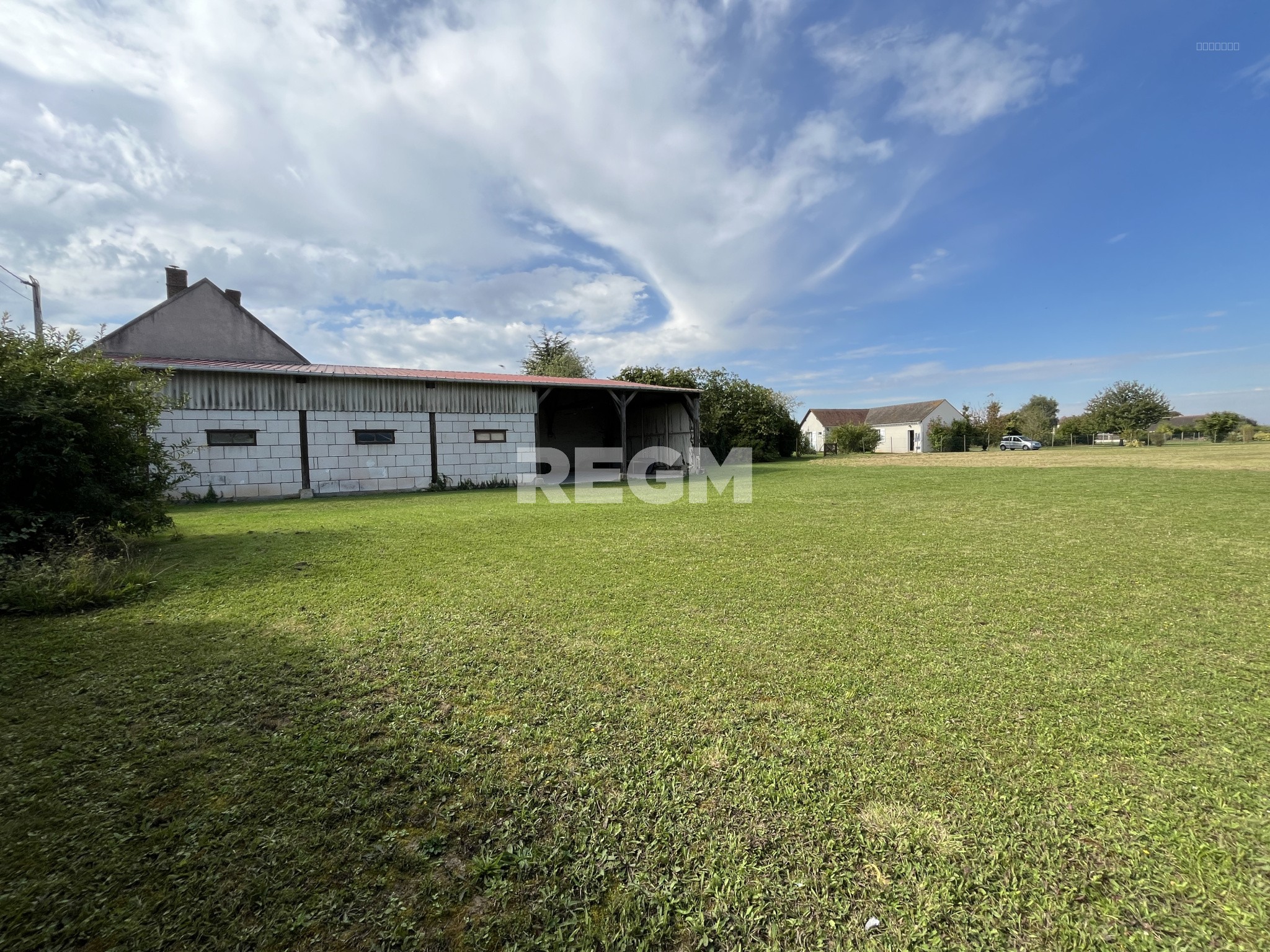 Bel appartement F2 lumineux de 58m2 environ. REZ DE JARDIN, commerces et écoles à pied dans le village. — photo 7