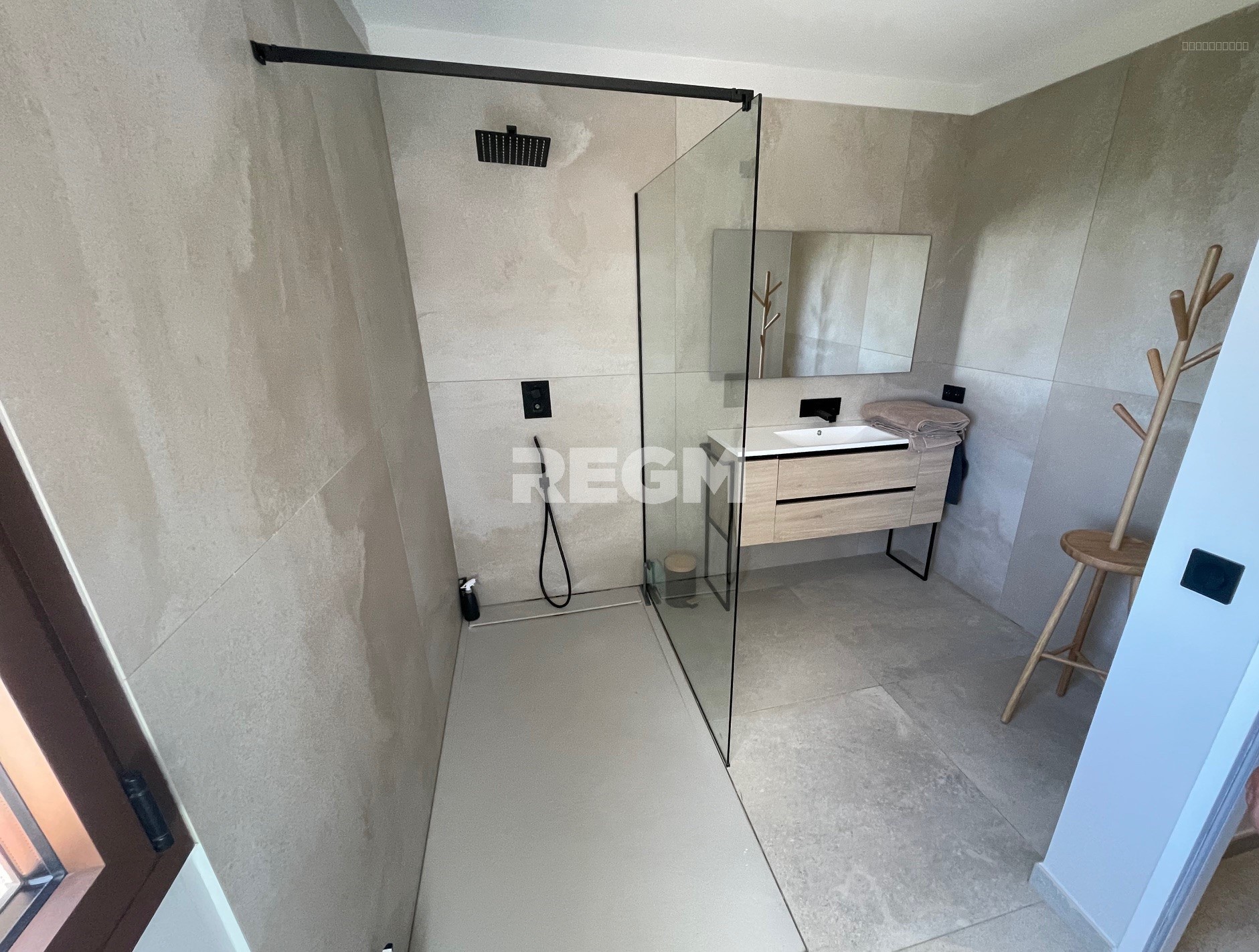 À Perpignan, immobilier de luxe : mas ancien superbement  rénové avec piscine  à acheter — photo 15