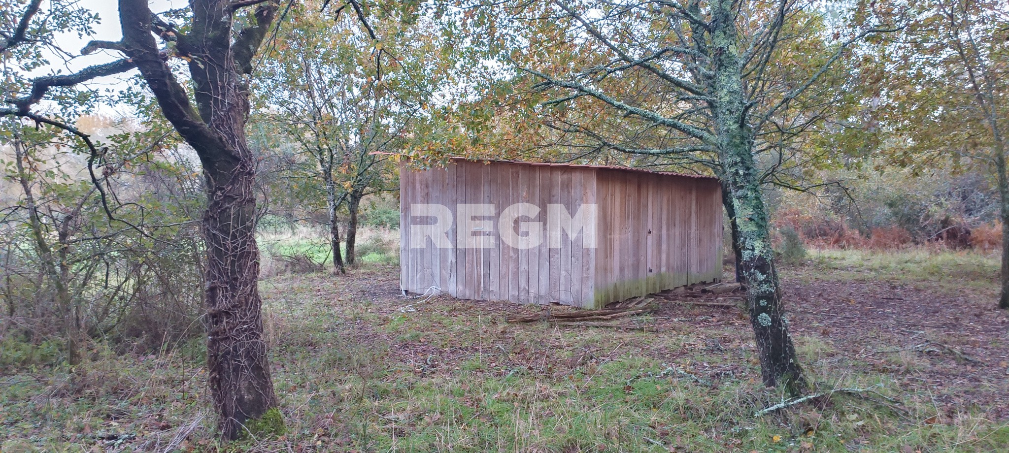 PRL sur terrain avec plans d'eau — photo 3