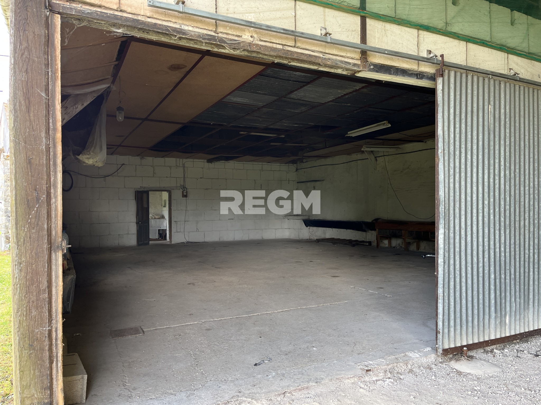 Bel appartement F2 lumineux de 58m2 environ. REZ DE JARDIN, commerces et écoles à pied dans le village. — photo 11