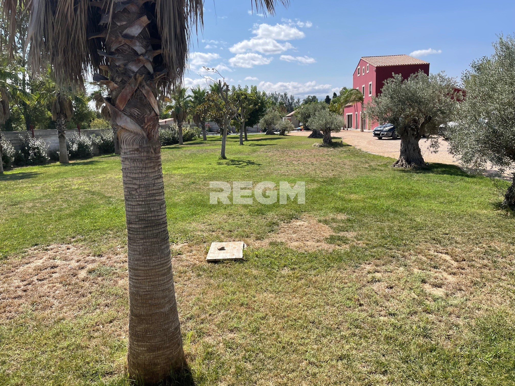 À Perpignan, immobilier de luxe : mas ancien superbement  rénové avec piscine  à acheter — photo 4