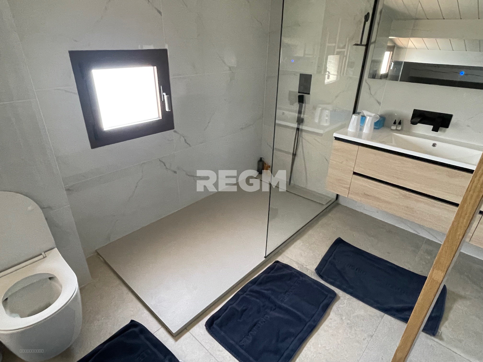 À Perpignan, immobilier de luxe : mas ancien superbement  rénové avec piscine  à acheter — photo 14