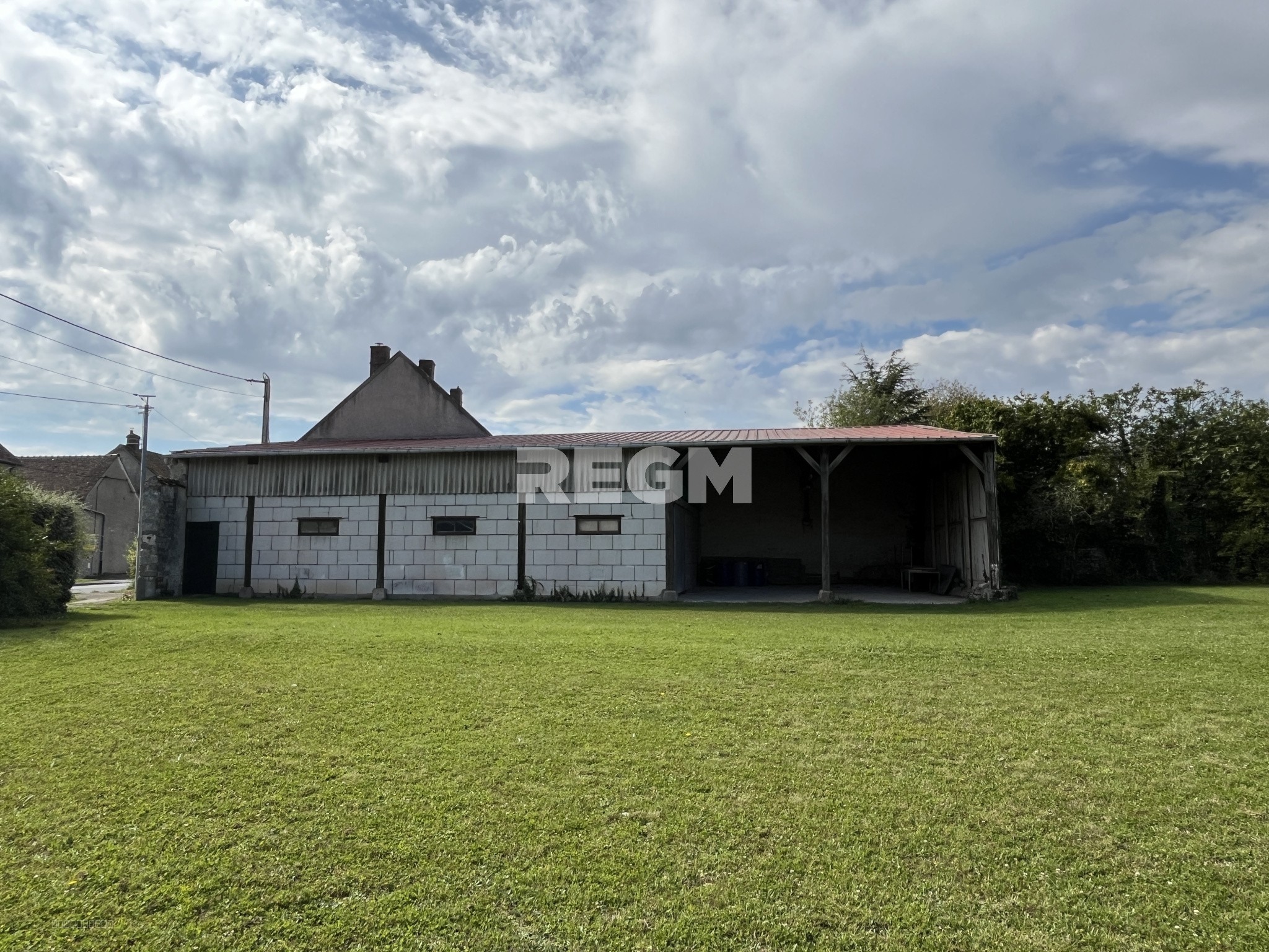 Bel appartement F2 lumineux de 58m2 environ. REZ DE JARDIN, commerces et écoles à pied dans le village. — photo 6
