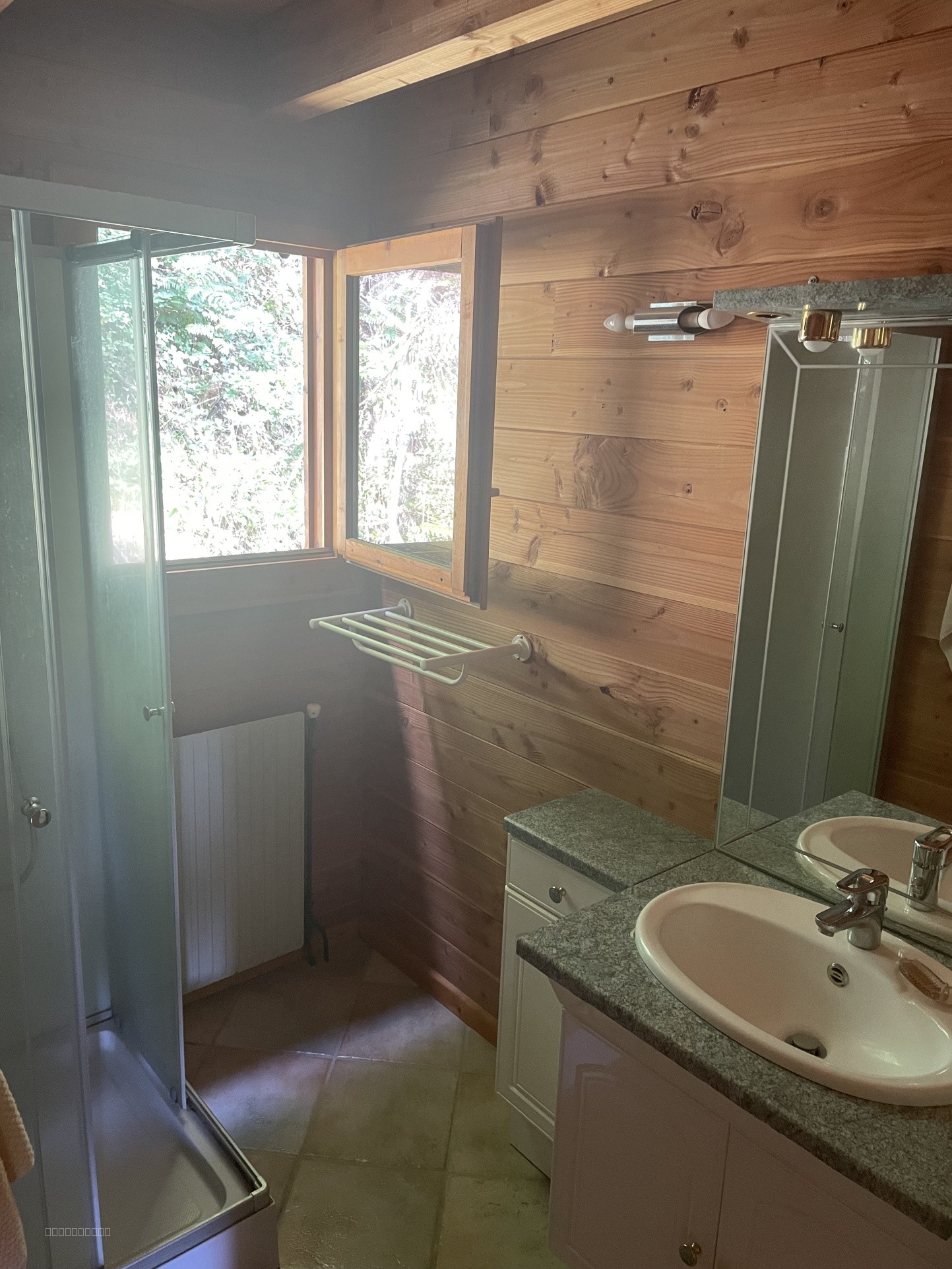 Chalet typique à la Loge des Gardes, station de ski l'hiver et parc de loisirs l'été — photo 16