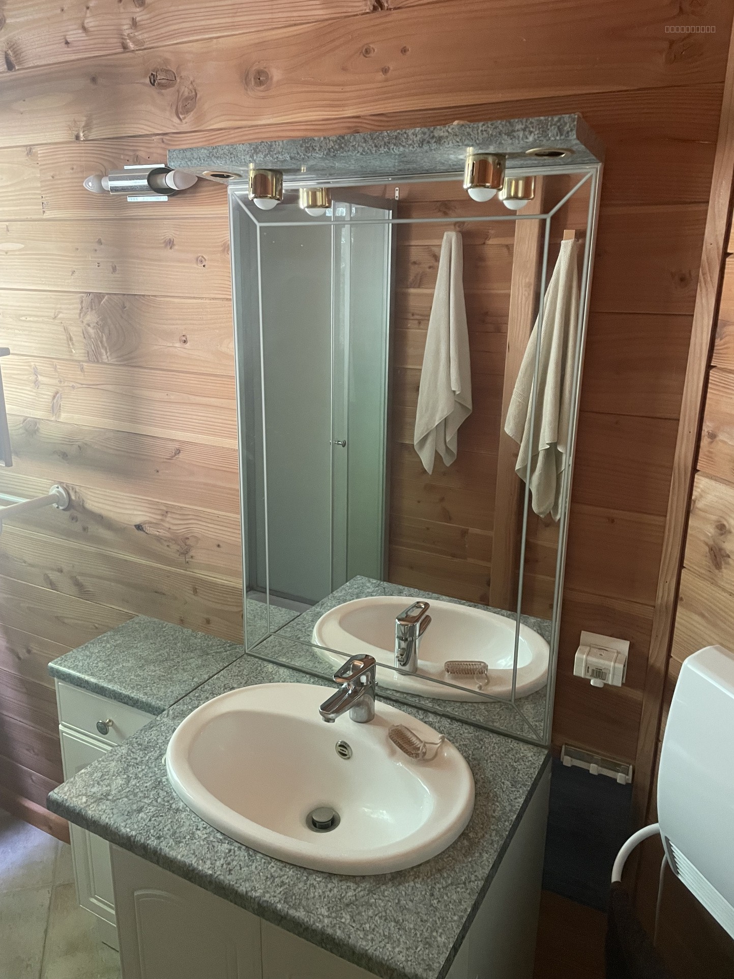Chalet typique à la Loge des Gardes, station de ski l'hiver et parc de loisirs l'été — photo 17