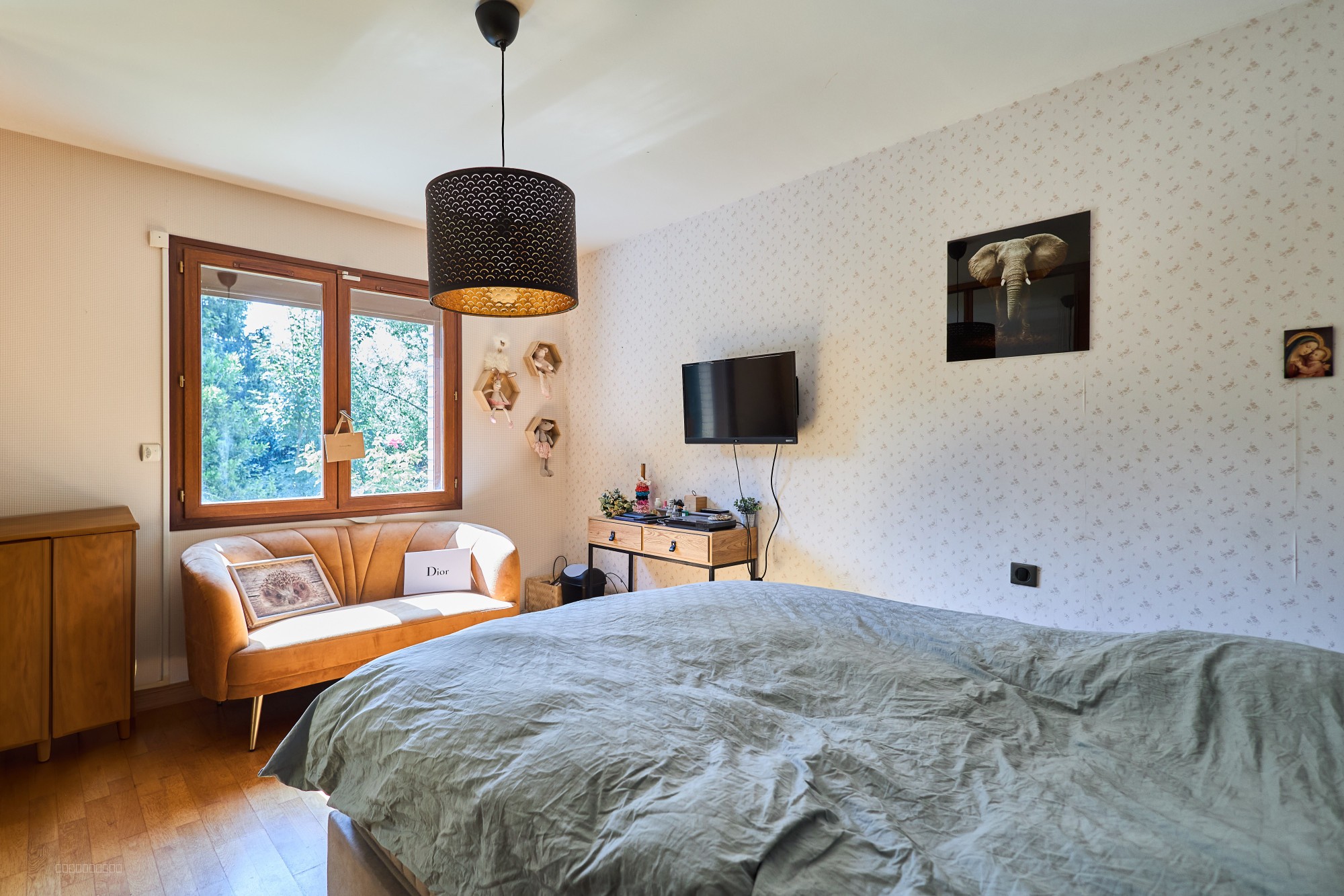 Maison Familiale Lumineuse T9 avec Jardin, Terrasse et Garage à Bezannes. — photo 8