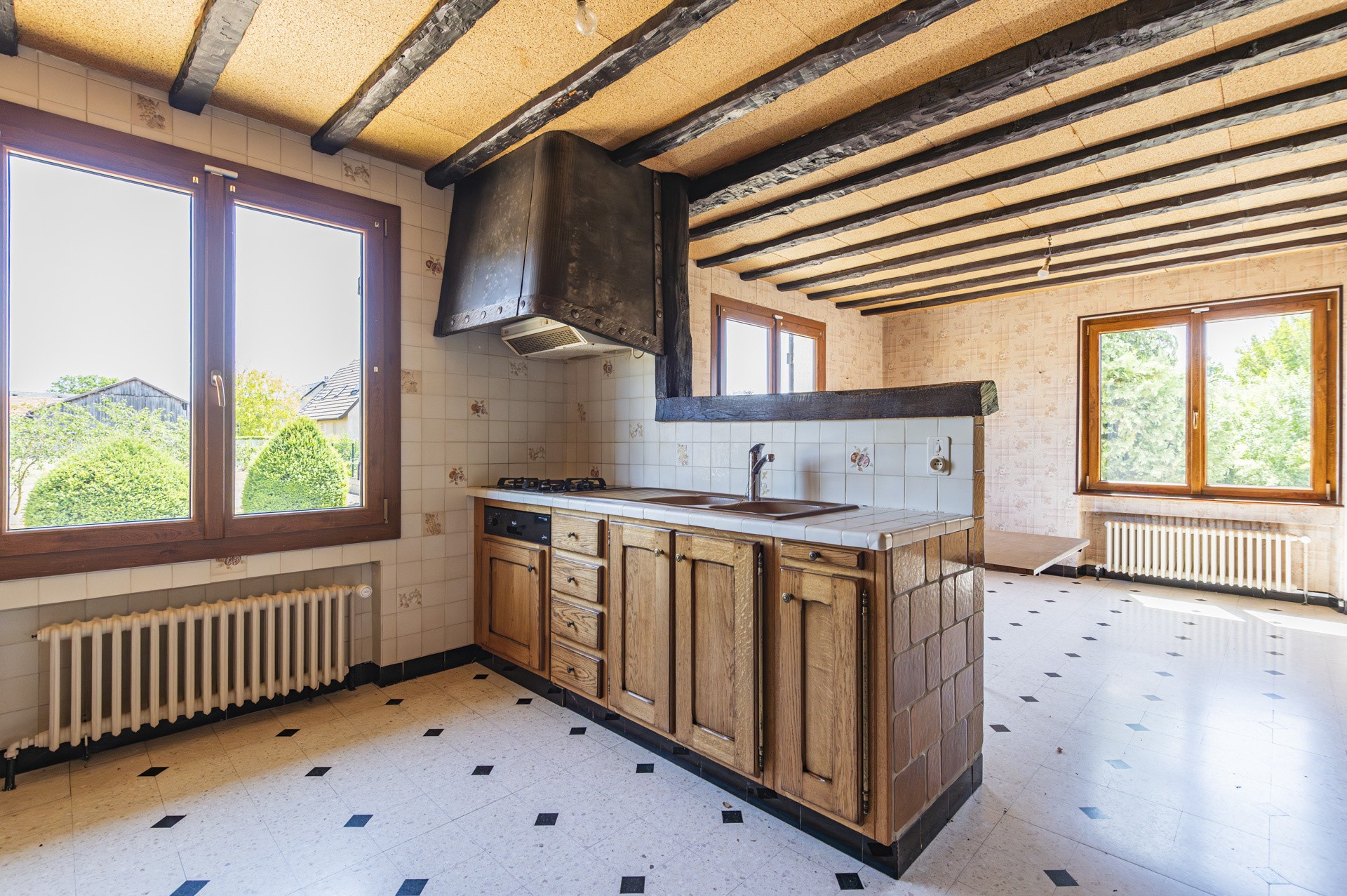 Maison Familiale Lumineuse T7 avec Jardin, Terrasse, Garage et Sous-sol - Les Mesneux 51370 — photo 2