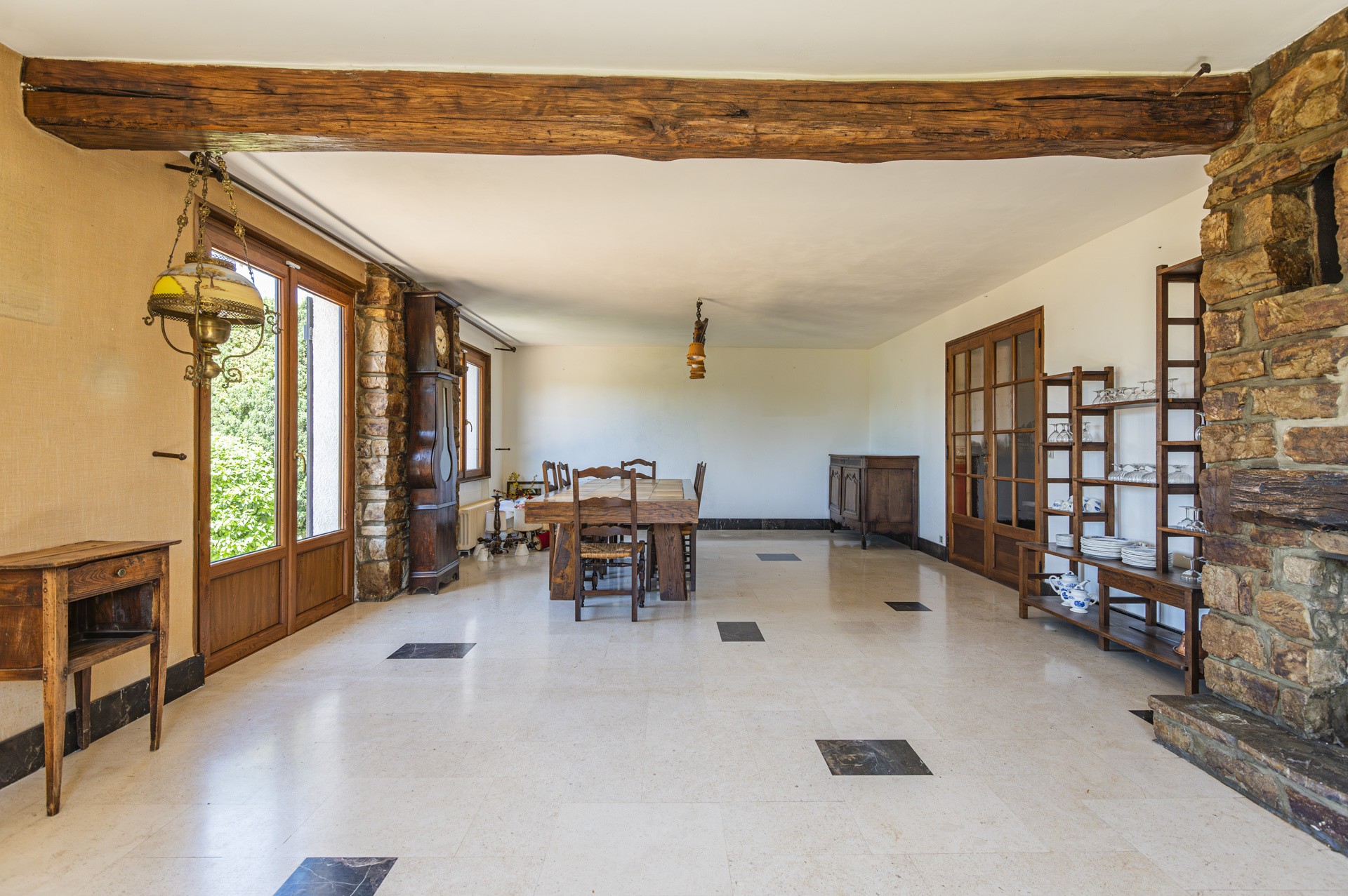 Maison Familiale Lumineuse T7 avec Jardin, Terrasse, Garage et Sous-sol - Les Mesneux 51370 — photo 3