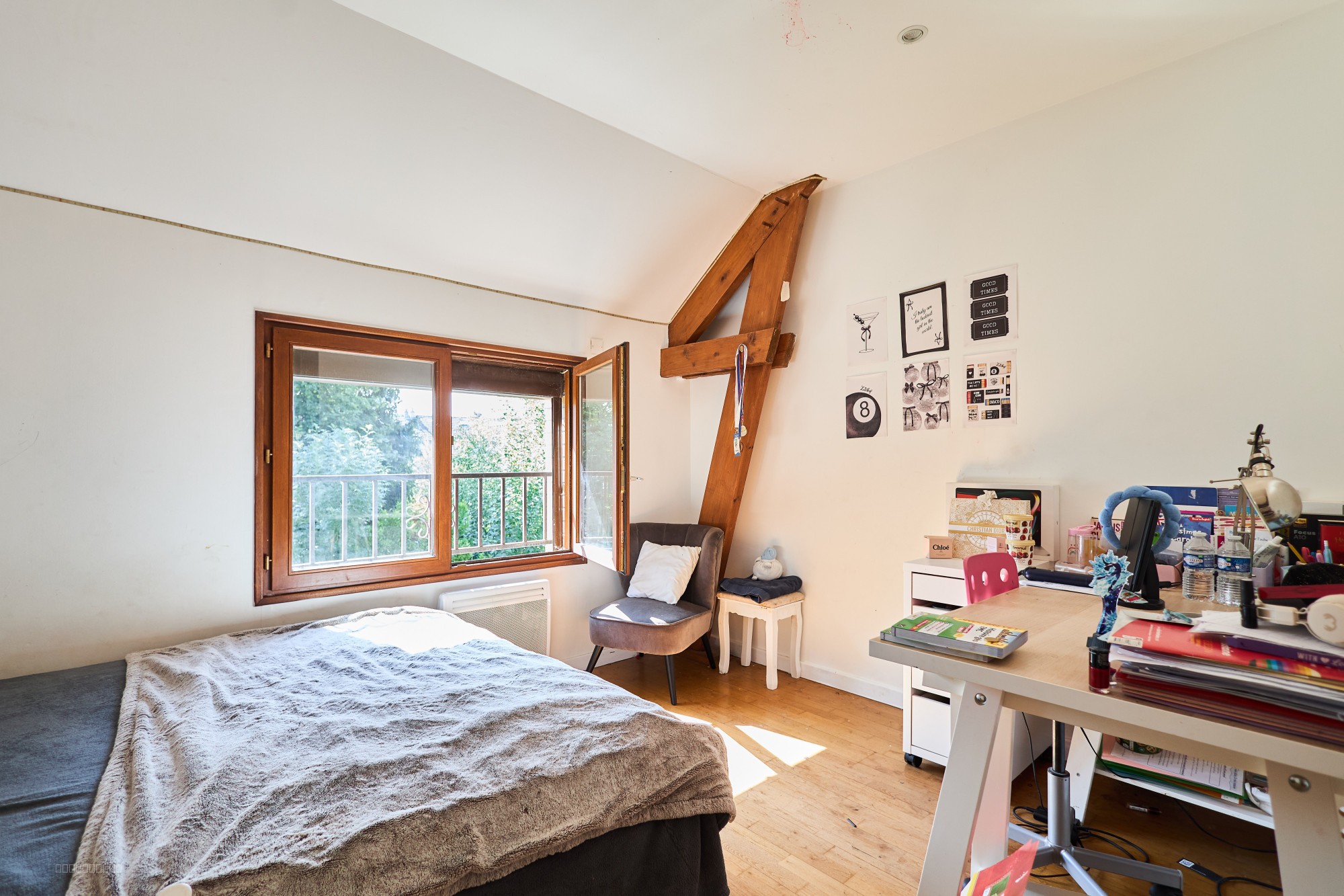 Maison Familiale Lumineuse T9 avec Jardin, Terrasse et Garage à Bezannes. — photo 10