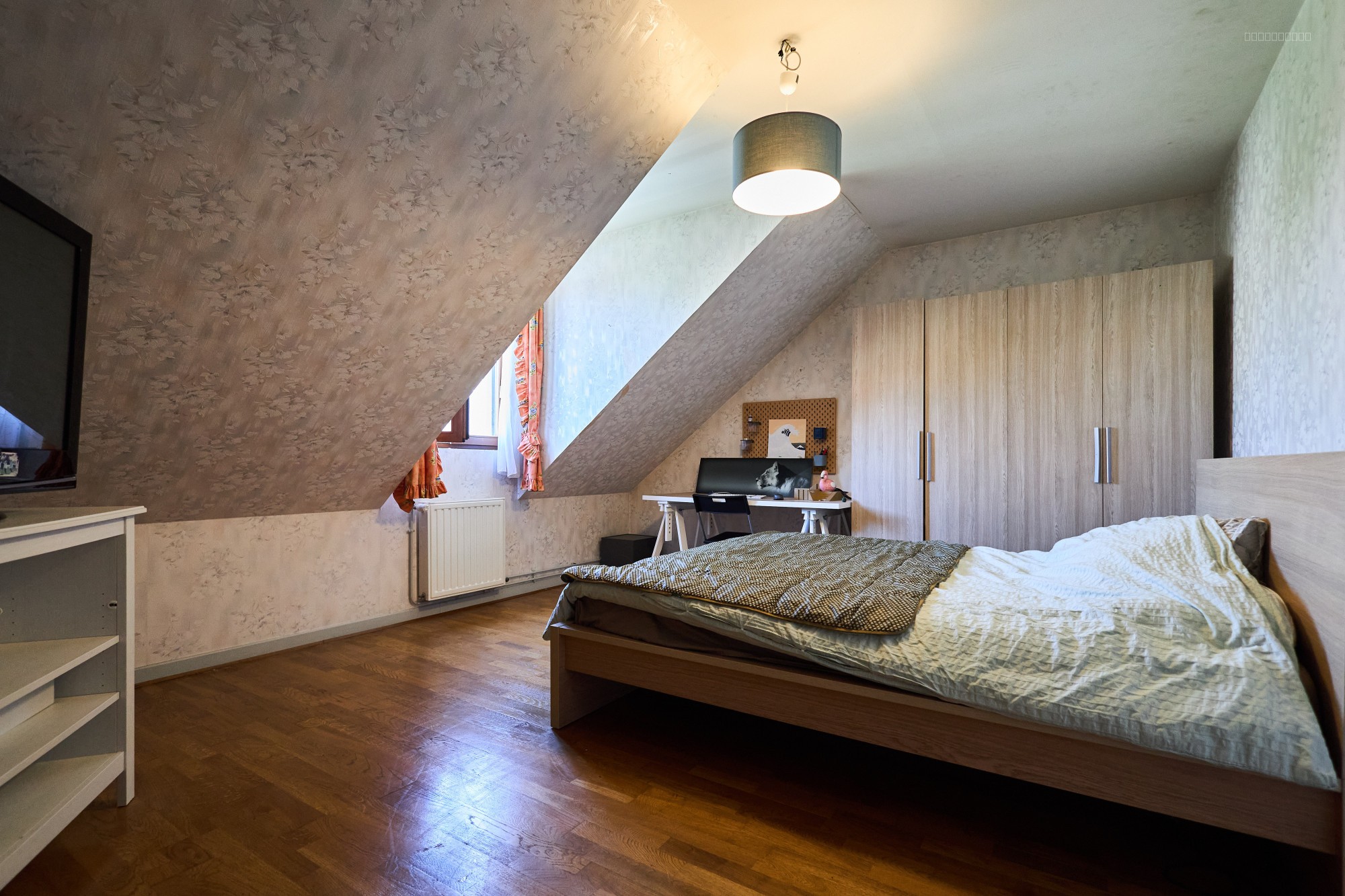 Maison Familiale Lumineuse T9 avec Jardin, Terrasse et Garage à Bezannes. — photo 15
