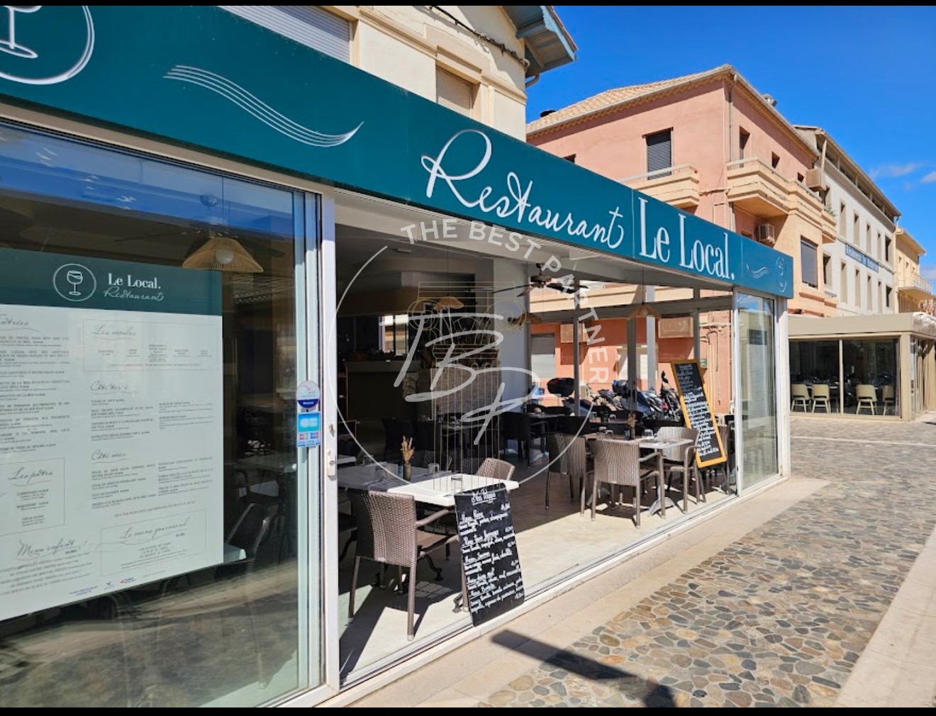 Opportunité rare : Restaurant clé en main avec appartement au-dessus Place centrale, Valras-Plage — photo 2