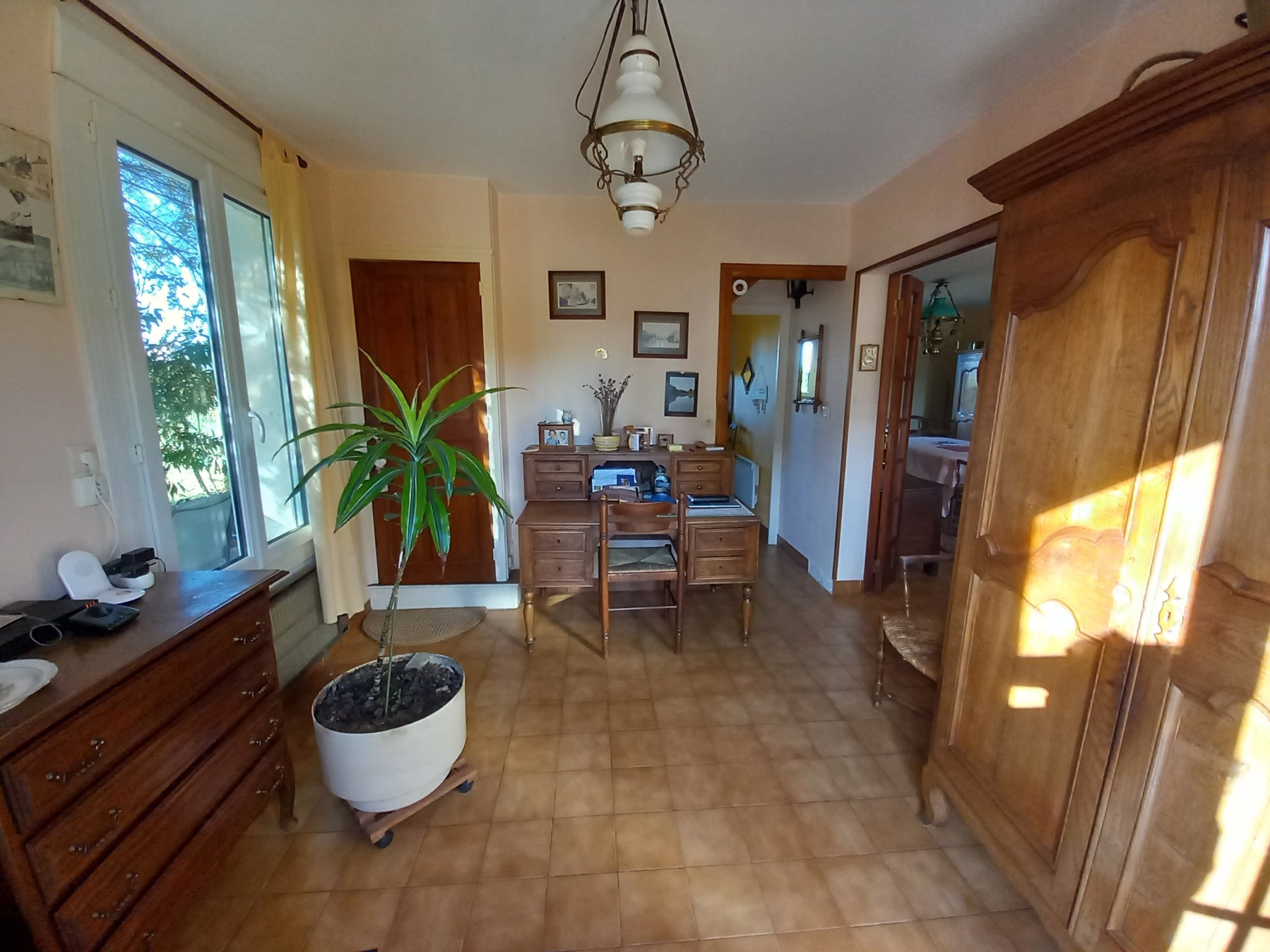 Proche de Decize et de Moulins, très bel ensemble immobilier comprenant trois habitations, garages et annexes, implanté sur un terrain arboré de 6 589 m2. — photo 17