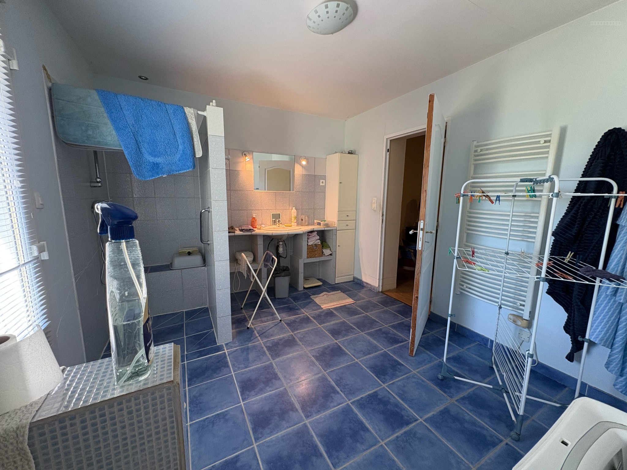 Proche de Decize et de Moulins, très bel ensemble immobilier comprenant trois habitations, garages et annexes, implanté sur un terrain arboré de 6 589 m2. — photo 19