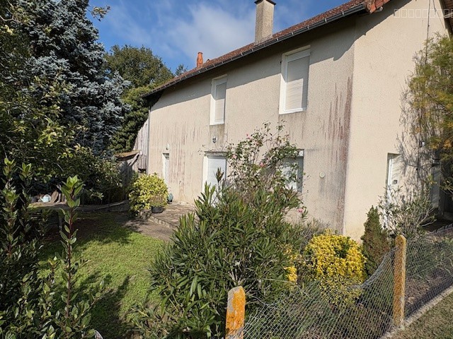 Proche de Decize et de Moulins, très bel ensemble immobilier comprenant trois habitations, garages et annexes, implanté sur un terrain arboré de 6 589 m2. — photo 7