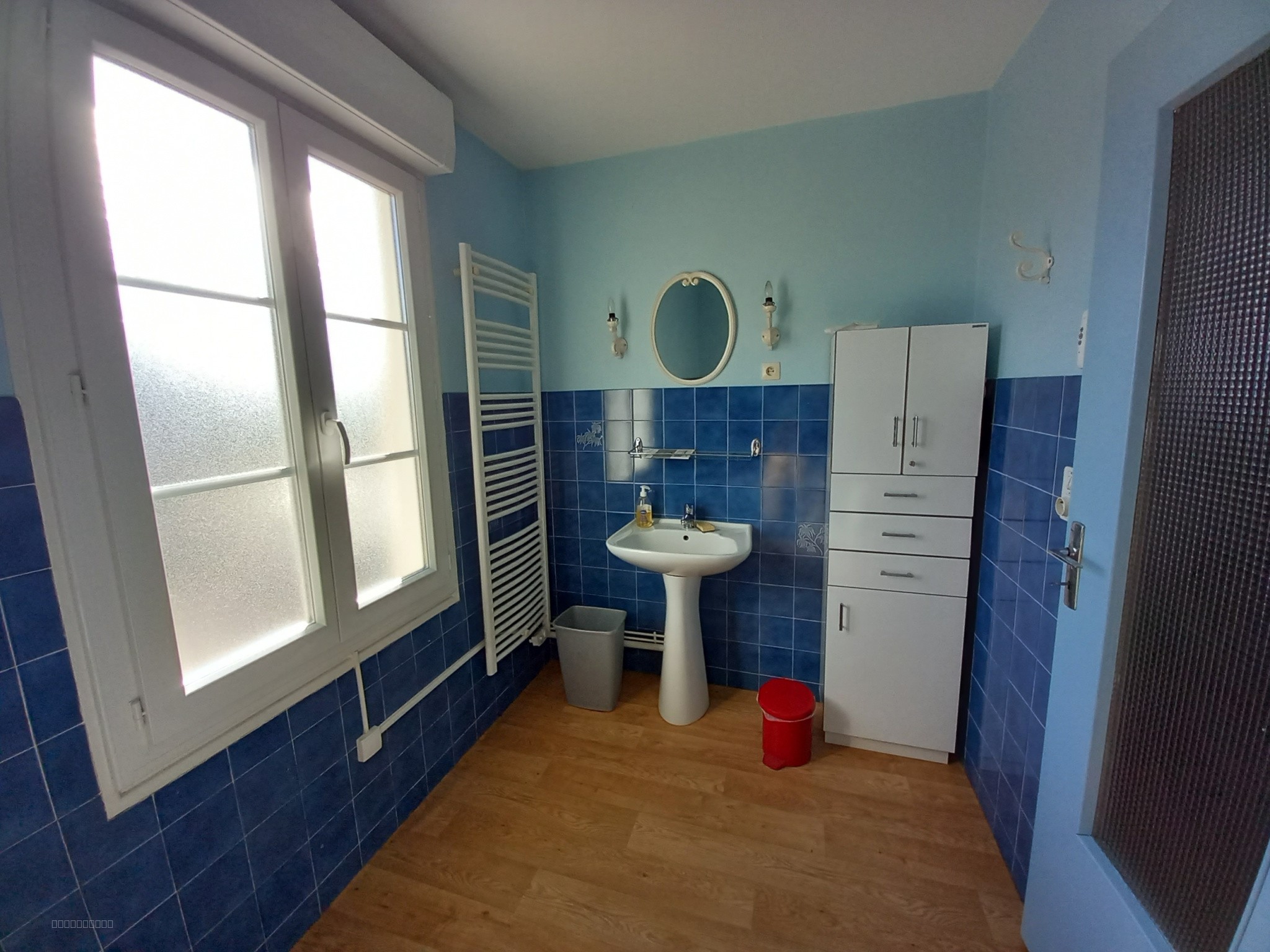 Proche de Decize et de Moulins, très bel ensemble immobilier comprenant trois habitations, garages et annexes, implanté sur un terrain arboré de 6 589 m2. — photo 18
